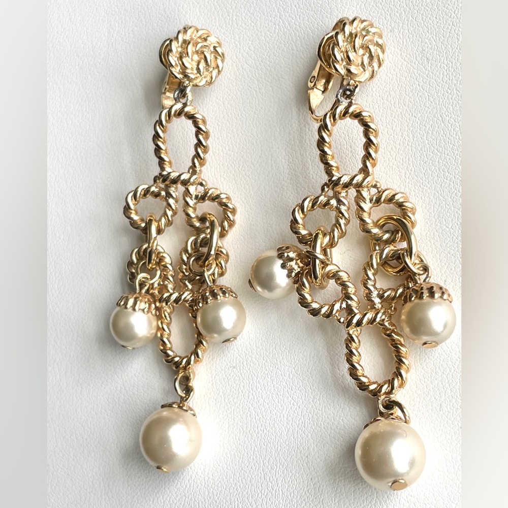 Vintage Crown Trifari Gold Tone Rope Chandelier Clip Earrings Faux Pearls Signed